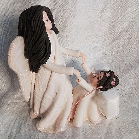 Kneeded Angel's "Mother and Daughter" Figurine: Caucasian, both with dark hair. - Picture 1 of 11
